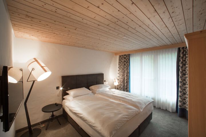 Room 5 of 73