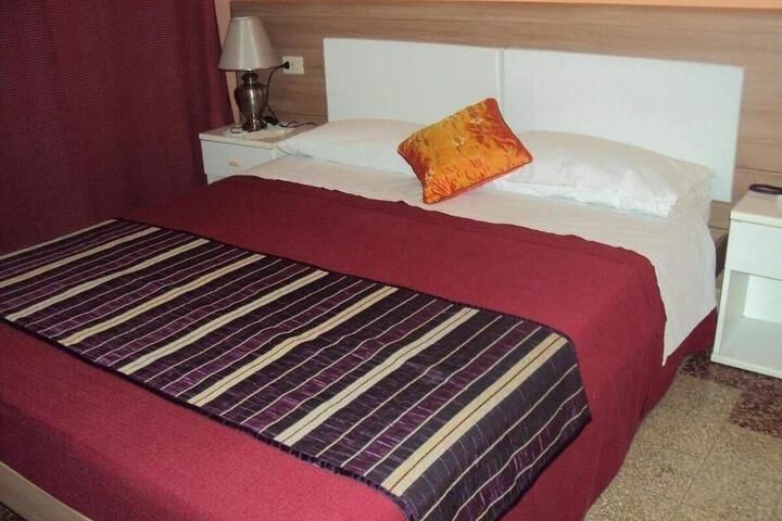 Room 16 of 37