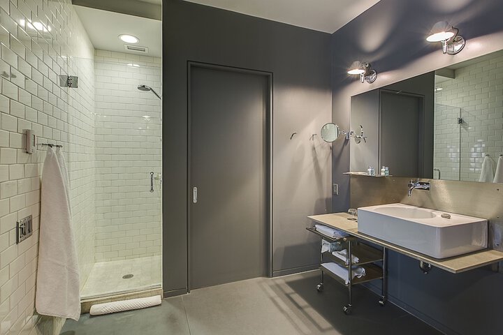 Room 70 of 118