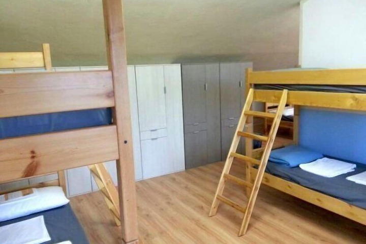 Room 10 of 29