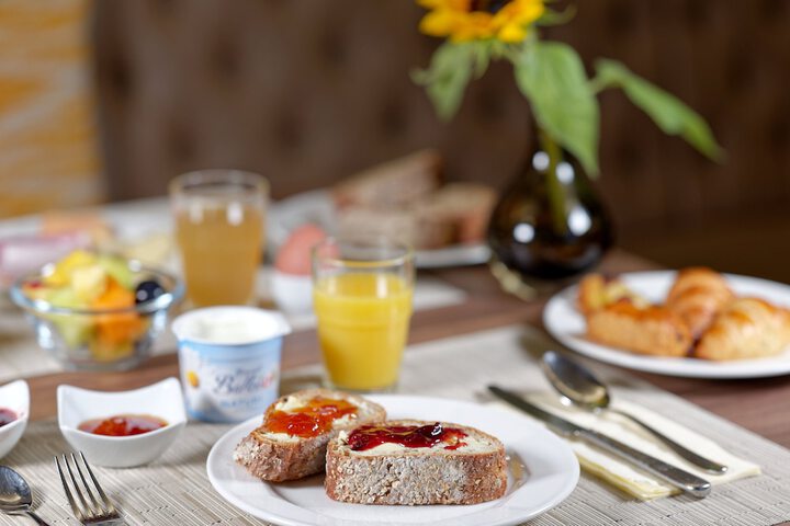 Breakfast/Coffee Service 80 of 124