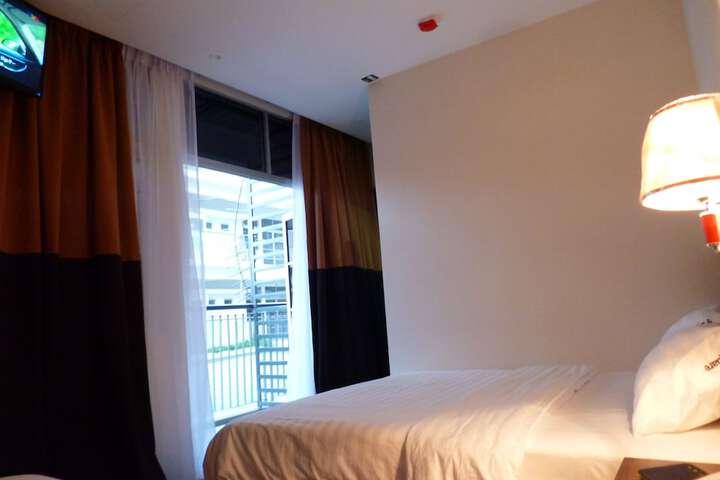 Room 11 of 35