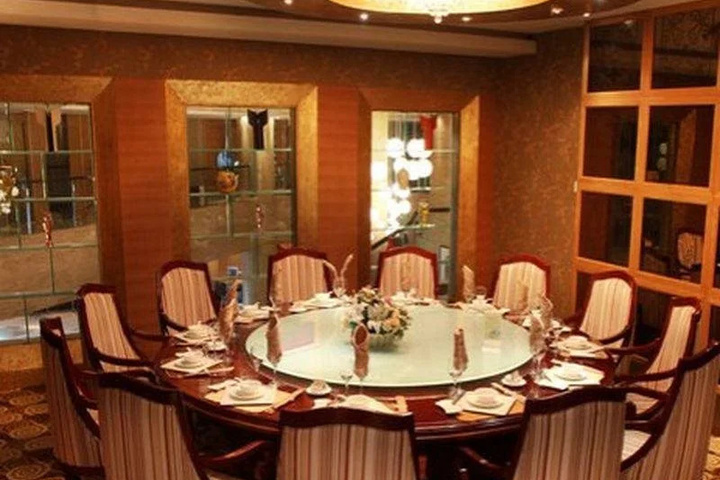 Dining 6 of 9