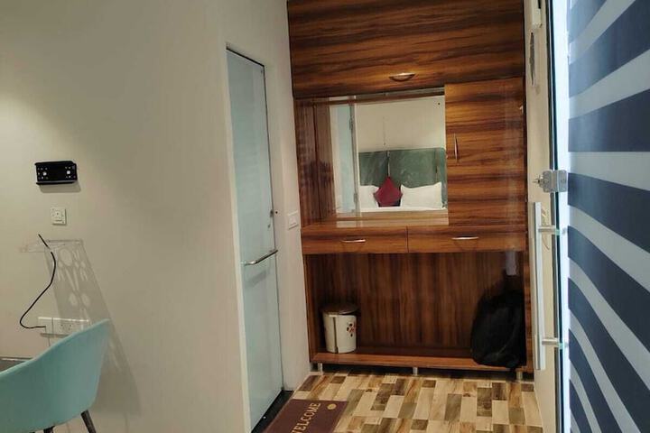 Room 3 of 8