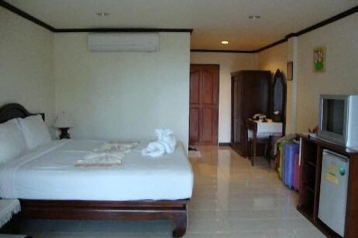 Room 3 of 16