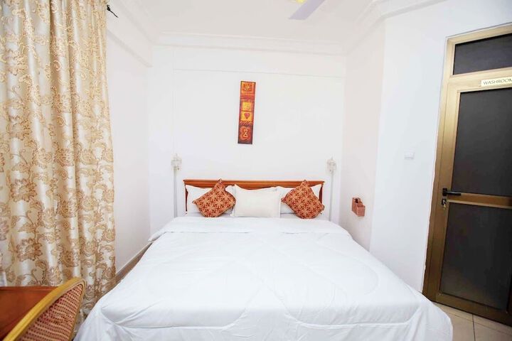 Room 2 of 7