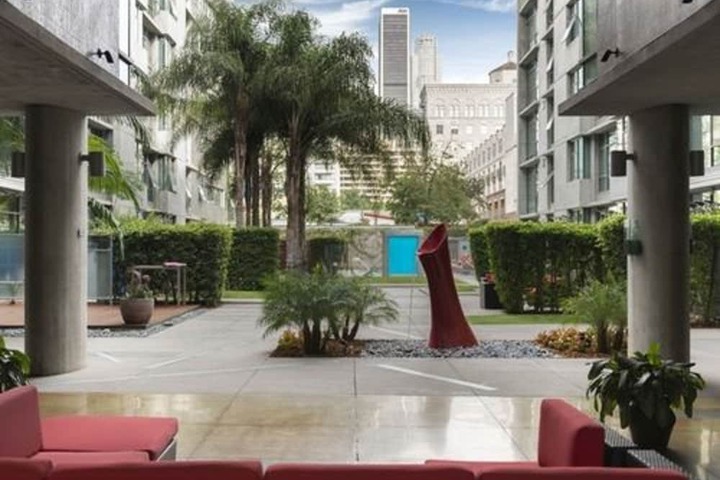 Exterior of Luxury Loft Next to Staples Center