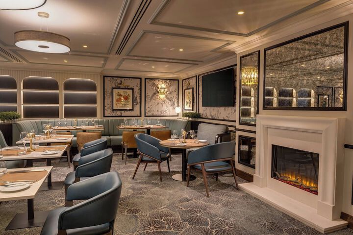 Lounge 104 of 147