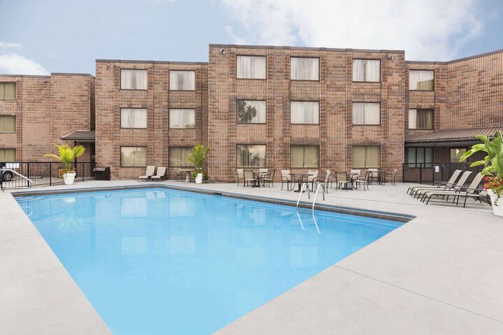Pools & Facilities