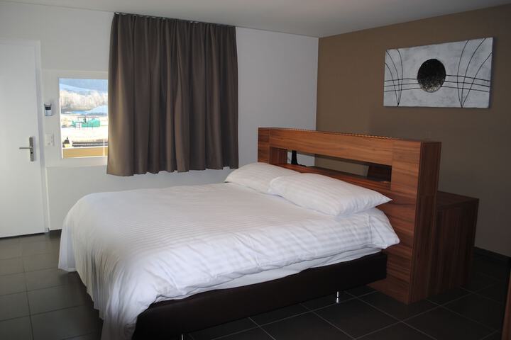 Room 17 of 77