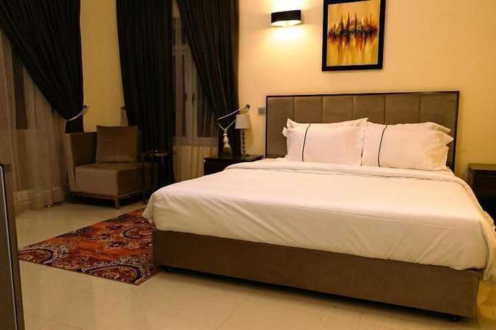 Room 6 of 25
