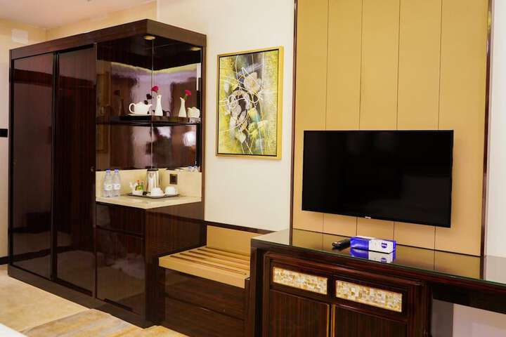 Room 28 of 83
