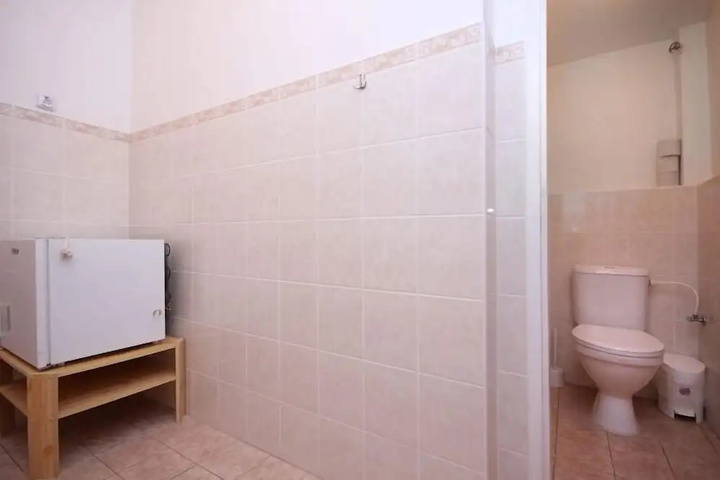 Room 8 of 12