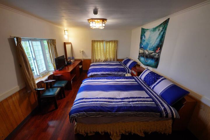 Room 13 of 17