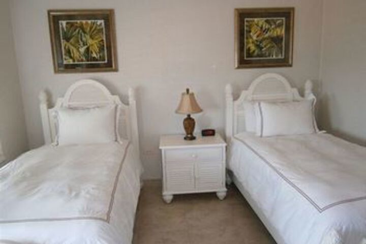 Room 6 of 13