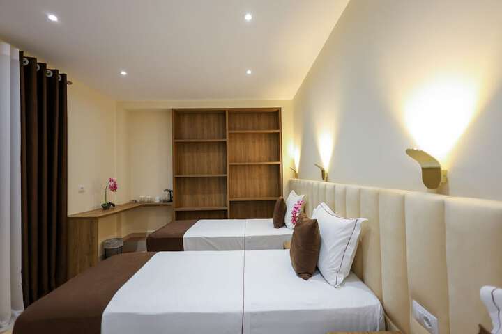 Room 19 of 33