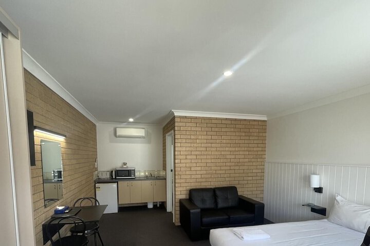 Room 8 of 31