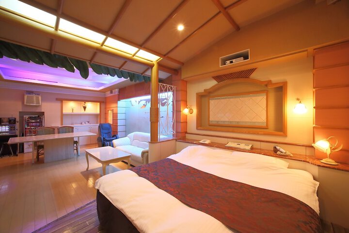 Room 7 of 33