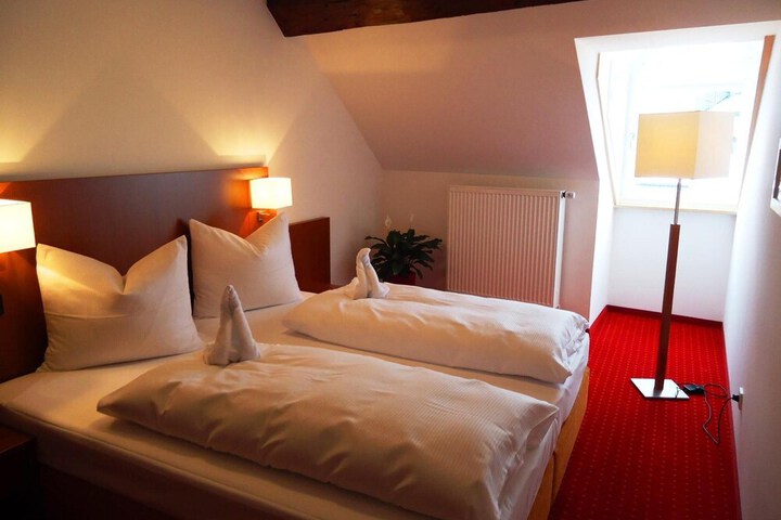 Room 10 of 47