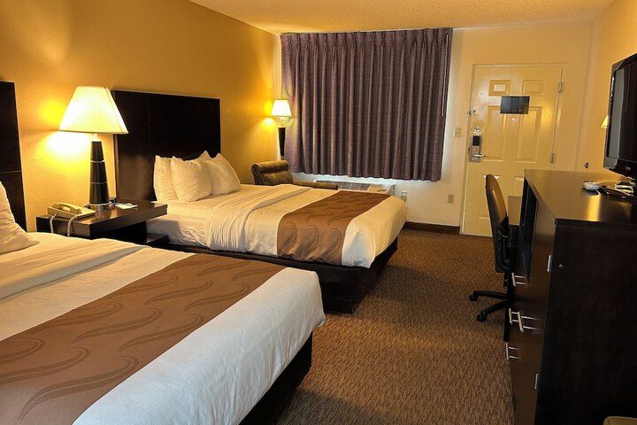 1 Queen Bed Upgrade (5 of 30)