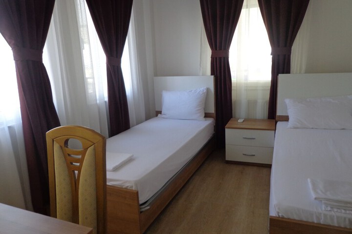 Room 13 of 35