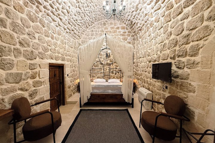 Room 15 of 95