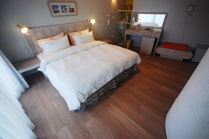 Room 10 of 82