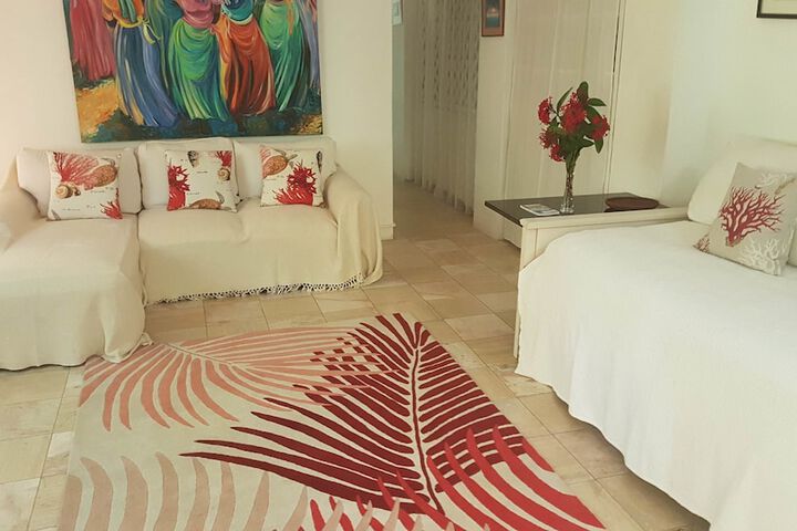 Room 4 of 90