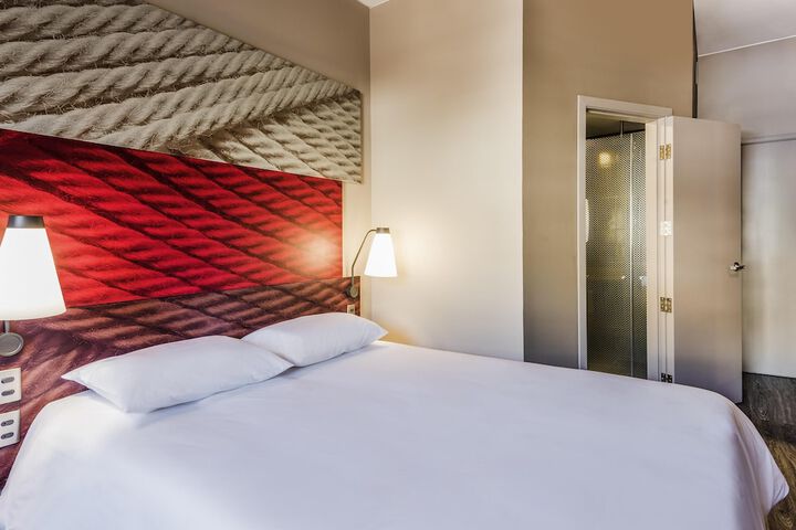 Room 10 of 77