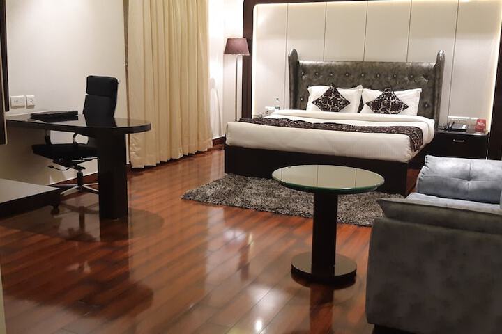 Room 8 of 23