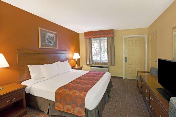 2 Double Beds (8 of 9)