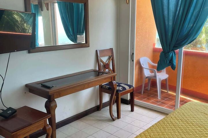 Room 4 of 33
