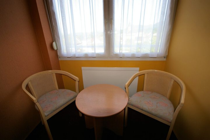 Room 12 of 42