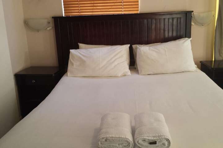 Room 11 of 28