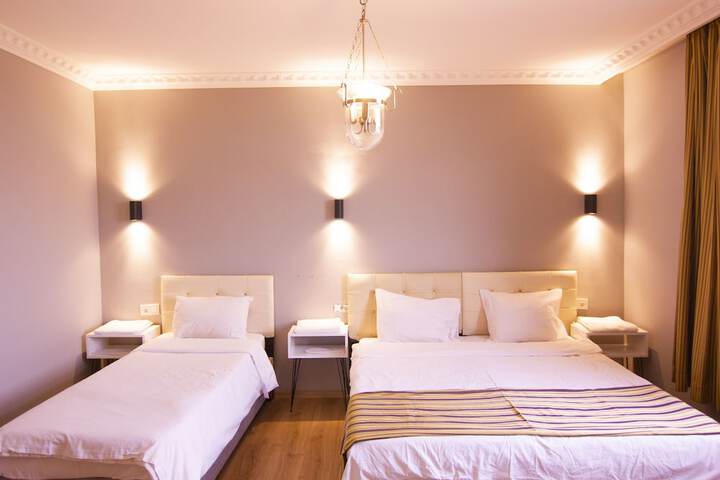 Room 9 of 27