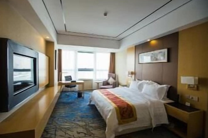 Room 6 of 16
