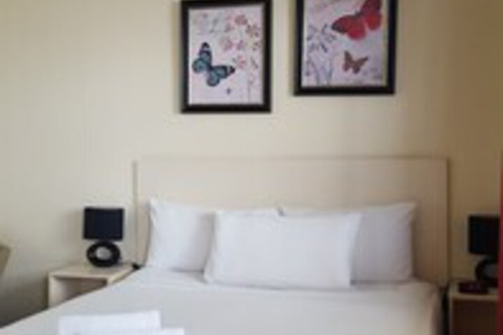Room 34 of 102