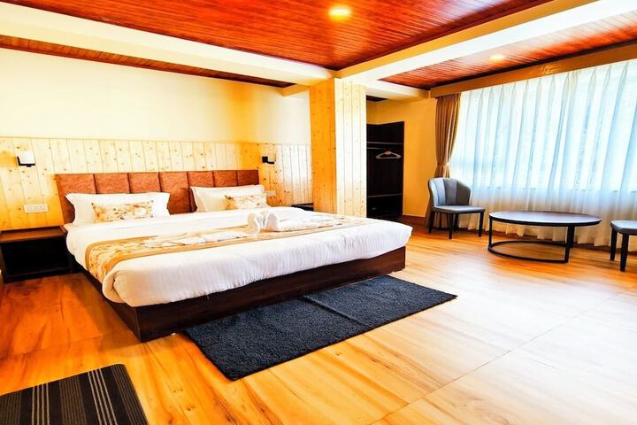Room 13 of 28
