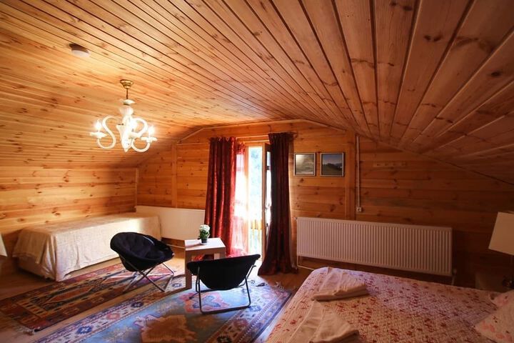Room 10 of 14