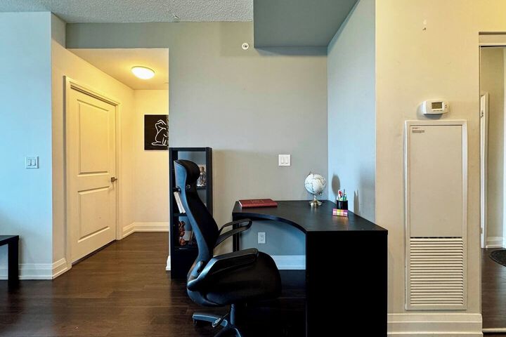 Room 6 of 13