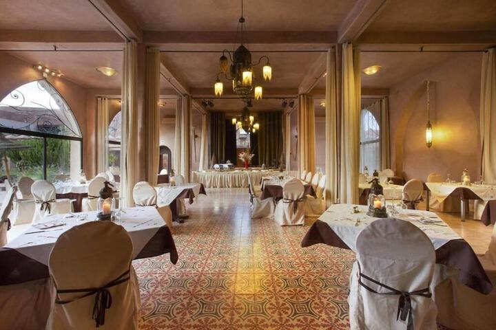 Ballroom/Hall 27 of 36