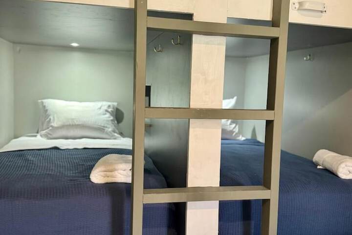 Room 21 of 53