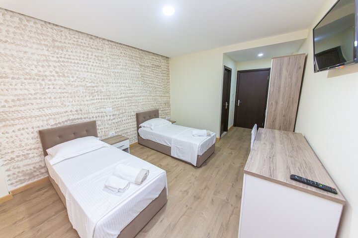 Room 9 of 46