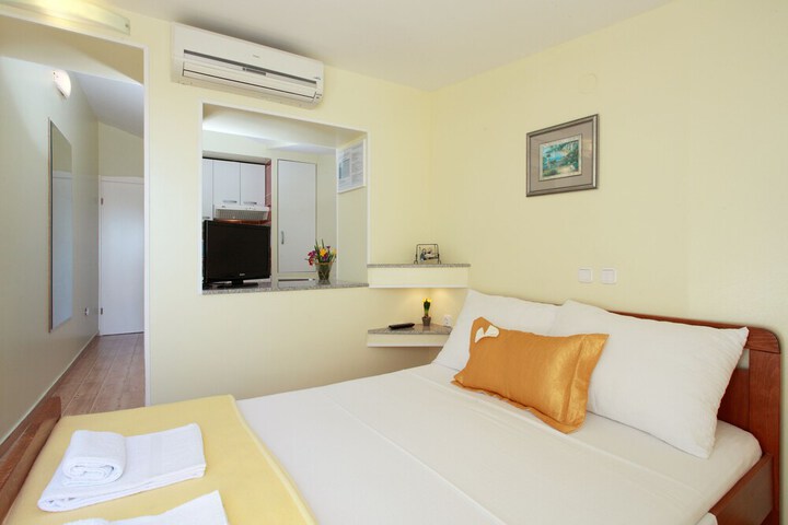 Room 16 of 32
