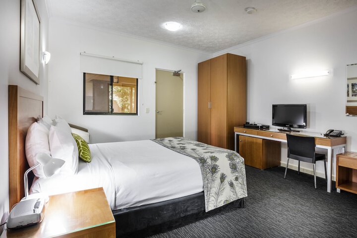 Room 5 of 83