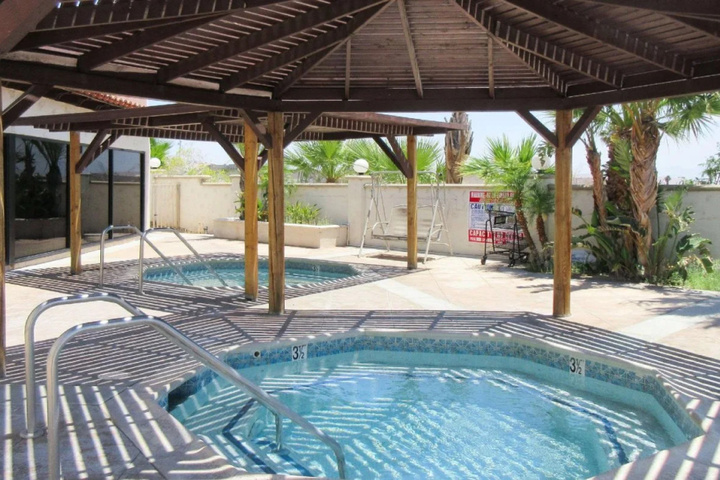 Pool Hotel