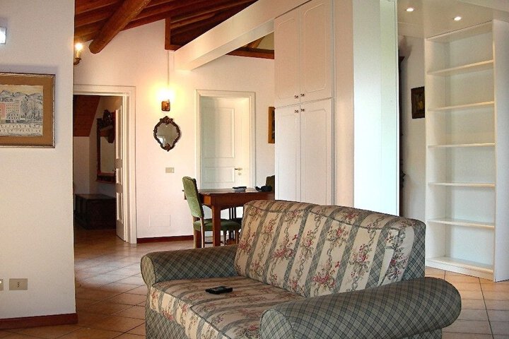 Room 21 of 61