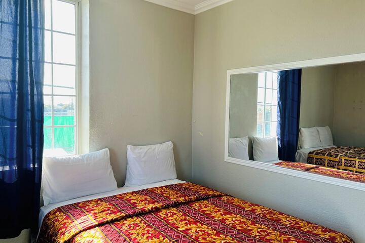 Basic Single Queen Bed Shared Bathroom (2 of 4)