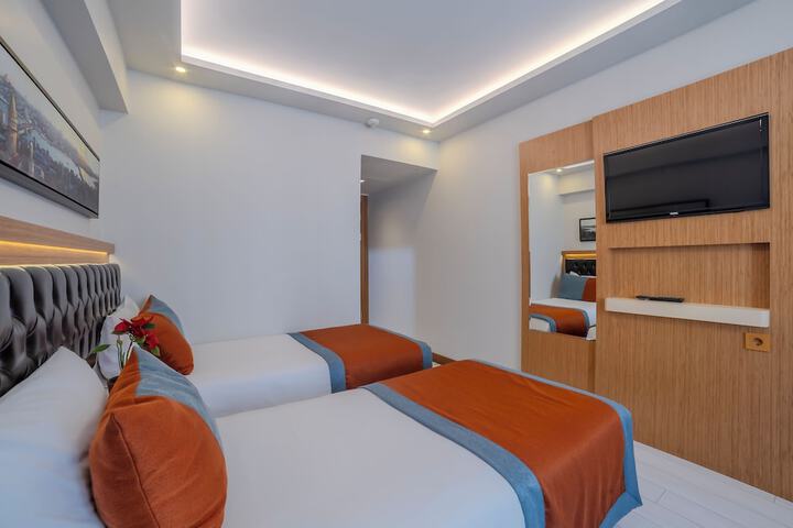 Room 16 of 66