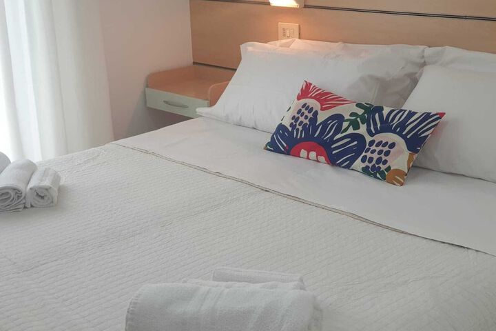 Room 27 of 63